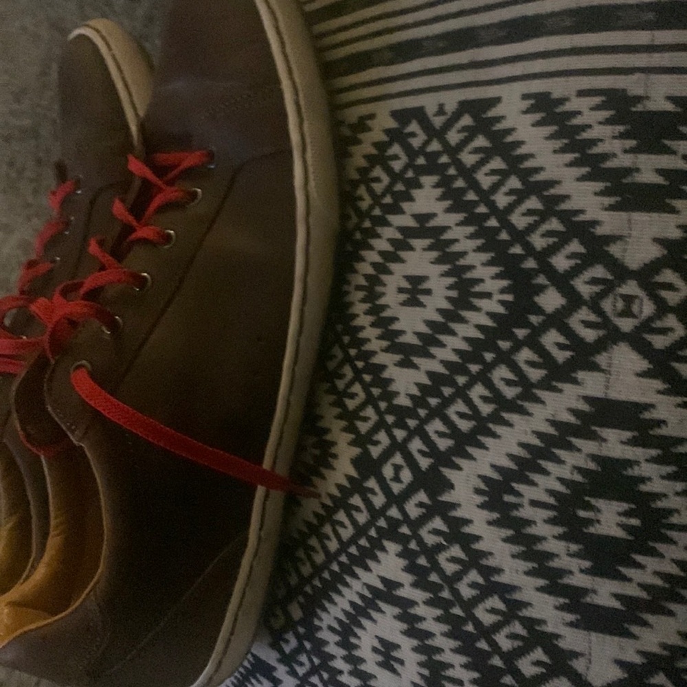 Like new Cole haan leather sneakers size 11